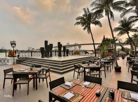 International BBQ and Seafood Night at Anantara Riverside Terrace | Bangkok